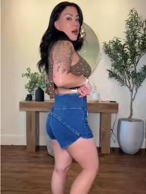 High waist with a flex fit? Yes please! #highwaisted #jeanshorts #highwaistedshorts #womensshorts #womensfashion 