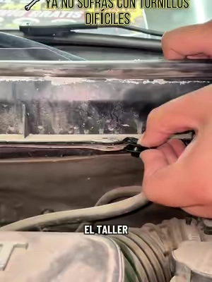 🔩 No sigas manejando con piezas sueltas. Estos clips de reemplazo ayudan a sujetar guardabarros, defensas y paneles de plástico sin complicadas reparaciones. Pequeño detalle, gran cambio. #CarRepair #Chamba #Garage #AutoTools #ToolTok