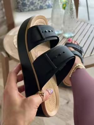 Replying to @Juliana Ardito Runia Crocs Brooklyn Low Wedge Sandals @Crocs  #crocs #sandals #crocsnewarrivals #tiktokshopcreatorpicks 