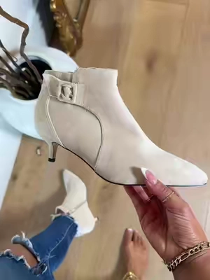 These kitten heel fall booties are the perfect mix of classy, comfortable, and ready for every fall outfit #KittenHeels #FallBooties #KittenHeelBooties #AnkleBoots #AutumnStyle 