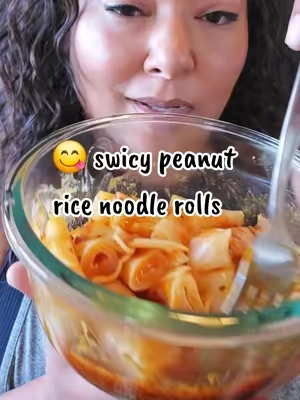 10/10 🤤🔥 These swicy peanut rice noodle rolls hit so hard.👌🏽 @Weee Asian Supermarket #noodles #easymeals #girldinner #lunchideas #spicynoodles 