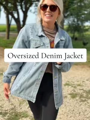 And it even fits over my hoodies 🙌🏻  @Scacto Corset  #denimjacket #oversizeddenimjacket #jeanjacket #falljacket #fallfashion 