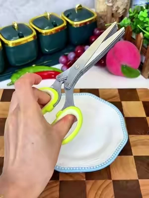Con este utensilio guardé todos los cuchillos de cocina de mi hogar #TijerasDeCocina #HerramientaCocina #TrucoCulinario #fyp #TikTokShop