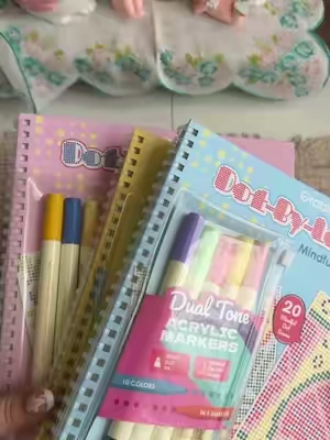 Love coloring with dots! #TikTokShopCreatorPicks #TikTokshopbacktoschool #acrylicmarker 