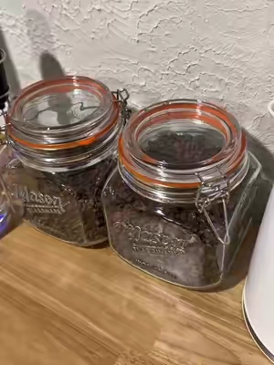 Upgrade your pantry with these Kitchen Retro Utensils 64 oz Wide Mouth Square Airtight Mason Jars! Featuring airtight hinged lids to keep flour, coffee, sugar, snacks, and more fresh, these durable glass containers also include easy-to-read measurement marks for convenient storage and meal prep. Their space-saving square design keeps your pantry neat, organized, and stylish while making everyday cooking easier. #glassstorage #kitchenorganization #masonjars #tiktokshopcreatorpicks #creatorsearchinsights 