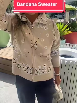 #bandanaprint #coldweatheroutfits #sweaterweather #tiktokshopcreatorpicks #tiktokshopbacktoschool 