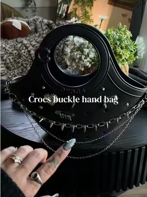 @Crocs #crocs #crocsnewarrivals #altoutfits #falloutfitinspo #pursetok 