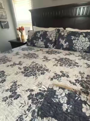 Truly words can’t describe how obsessed I am with this double sided quilt !! 😍😭❤️ #quilt #bedding #doublesidedquilt #giftforher 
