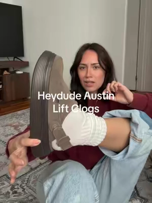 Insanely comfortable platform clogs @HeyDude 😍✨ #heydudeshoes #platformshoes #clogs #fallshoes #comfyshoes 