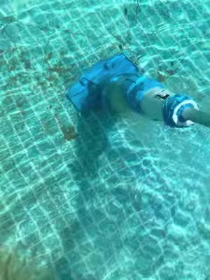 Finally one that does its job! #poolmusthaves #poolcleaning #ad #poolcare #poolmaintenance 