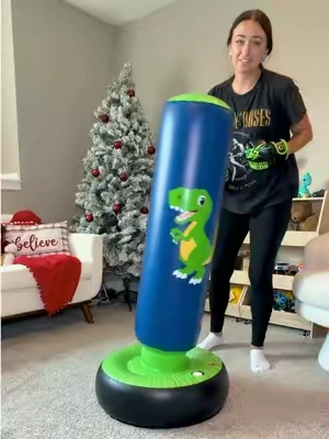 the big gift does NOT have to be expensive 👏🏻👏🏻 #christmasgiftideas #giftsforkids #kidspunchingbag #screenfreeplay #screenfreefun 