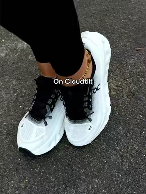 walking on actual clouds ☁️ #onclouds #oncloudtilt #onclouds #comfortableshoes #runningshoes  @Evans Sneakers 
