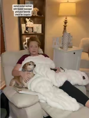 we love this massaging recliner from @Sweetcrispy LIVE #recliner #massagingchair #TikTokshopbacktoschool #BackToSchool 