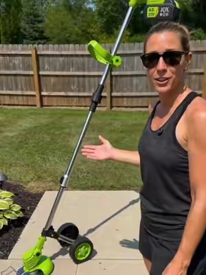 Half-price lawn mower, giving you a unique yard cleaning experience.#gardenhacks #lawnmower #yardgoals #womanpower 