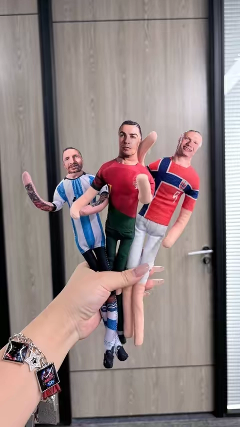 The funniest gift for every football fan. ⚽🤣#FootballGift #HaalandFans #FunnyToys #SoccerLife #TikTokshopbacktoschool 
