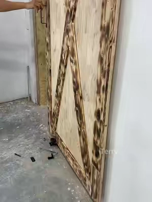 La guía que viene con el kit no se ajusta a la puerta de mi granero.#TikTokshop #barndoor #slidingdoor #diyhome #homelmprovement 