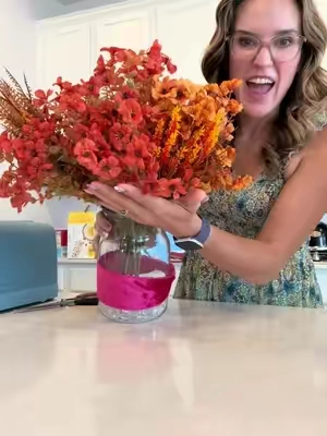 🍂 Fall is right around the corner, and beautiful flower bouquets are a must for your fall centerpieces! 🌻 These artificial flowers look gorgeous, last season after season, and bring the perfect pop of color to your fall décor. 🤎🍁 #FallDecor #FallCenterpieces #ArtificialFlowers #FallHomeDecor #autumndecor 