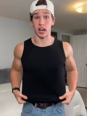 5’8 170lbs wearing Medium #tanktops 