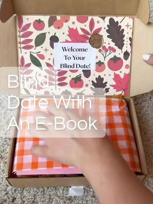 If your sister is a reading girly, I think I just found her boo box. 😭📚👻 #boobox #blinddatewithakindle #mossandmargin #blinddatewithabook #kindleaccesories