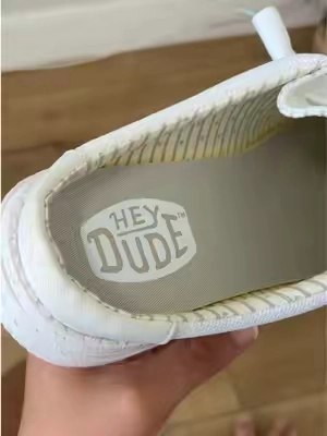 #heydudeslippers #slippers #sliponshoes #heydudeshoes #tiktokshopcreatorpicks 