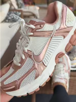 This rose gold 🤩🤏🏼 @Fly Kicks  #nikevomero5 #nike #widefootfriendly #TikTokShopSummerSale #BackToSchool 