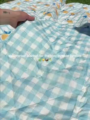 This waterproof blanket never leaves my trunk ☀️#waterproofblanket #outdoorblanket #beachblanket #picnicblanket 