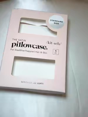 The price is crazy good! #kitch #satinpillowcase #satin #wrinkles #frizzyhair 