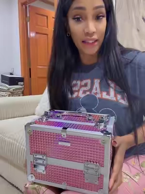 💄✨ ¡Tu maquillaje organizado y listo para llevar! Este maletín de maquillaje Yaheetech tiene espejo incorporado, varios compartimentos y mucho espacio para maquillaje, brochas y accesorios. Perfecto para tenerlo todo organizado en casa o llevarlo contigo. 💕 #MakeupCase #BeautyEssentials #TikTokShop #MakeupOrganizer #TikTokFinds 