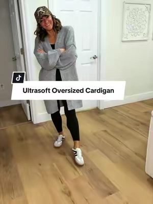 Fall staple 👏🏼 So insanely soft and stretchy! I’m sized up to a medium. 5’2” 127-130 #cardigan #cardigansweater #cardiganoutfit #cozyoutfit #oversizedsweater @PrettyGarden 