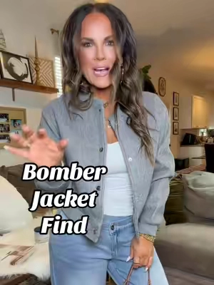 I’m so excited with the jackets that I have coming in 🩶🖤this one is by far in my top three! This is beautiful. The material is perfect 10 out of 10.#fyp #jacket #bomberjacket #jacket 