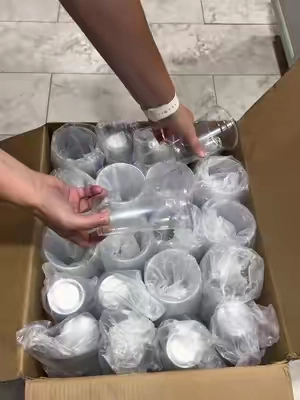 Stock up and SAVE! 🥤 These Karat PET Disposable Cold Cups are perfect for iced coffee, smoothies, boba, lemonade, soda, desserts & more! Available in multiple sizes from 3oz–32oz and bulk quantities up to 2,500 cups—perfect for cafés, restaurants, parties, events or small businesses. #disposablecups #cups #partys #tiktokshopcreatorpicks #creatorsearchinsights 