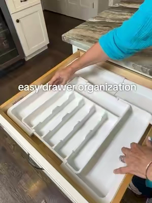 This expandable drawer organizer gave my kitchen drawers a custom feel. #drawerorganization #kitchenorganization #organizedhome #kitchenessentials #organizationhacks 