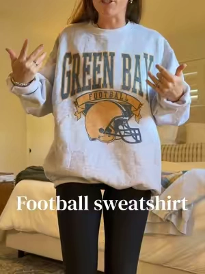 the perfect vintage and cozy feeling sweatshirt that I will be livinngggg in all football season!!! @PartyOnShop #football #footballsweatshirt #gamedayoutfit #footballseason #vintage 