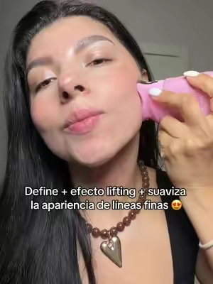 Estoy obsesionada con este Gua Sha🤩El Gua Sha es una técnica China usada milenariamente pero Medicube sacó esta Gua Sha que mientras te la pasas va dejando producto (volufulina, Colageno y PDRN) por eso es tan potente😍✨✨#glowuptips #medicube#medicubeguasha #tiktokshopsummersale #papada only available in the USA 🇺🇸 