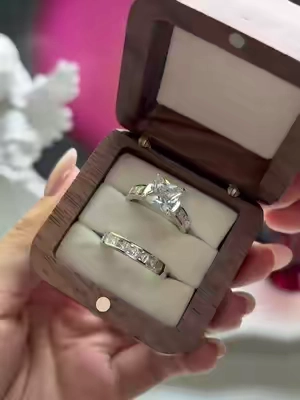 El mejor regalo para estas fiestas en 2026. ¡Brilla más, paga menos!💍✨ #moissanite #delzzad #engagementring #ring #diamondring