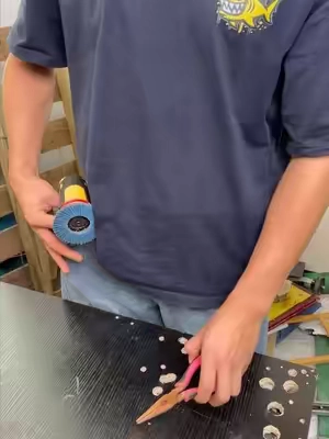 When you just need to cut a screw or remove rust, no one wants to lug around a big heavy grinder.#mechanic #garageessentials #anglegrinder #toolset #repair 