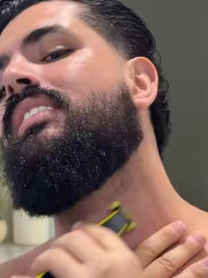 Una de las mejores herramientas para afeitar la parte del cuello y que no se irrite o encarnen los pelos  #barba #beard #beardcare #personalcareproducts #mensgrooming 