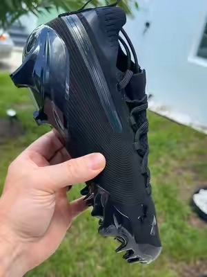 #tiktokshopcreatorpicks #TikTokshopbacktoschool #underarmor #footballcleats #cleats 