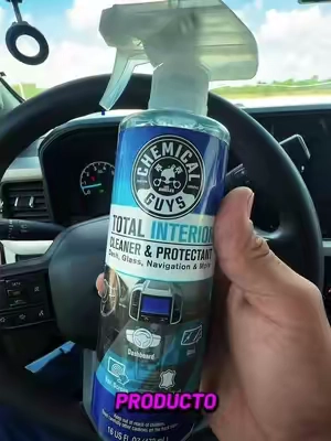 Limpia todas las superficies interiores de tu auto con un solo producto #chemicalguys #interiorcleaning #cardetailing #totalinterior #carwash 