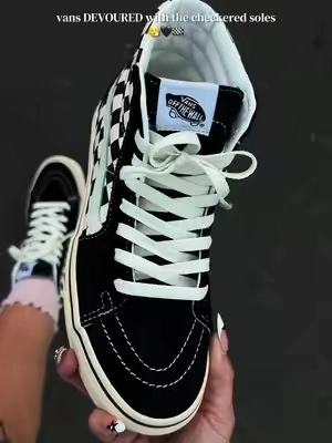 New staple in the shoe rotation 🖤 @vans #vans #sk8hi #checkered #hightops 