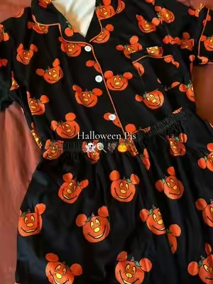 Super soft & stretchy pajama set 😍🧡🍂 #halloweenpjs #mickey #spookyseason #fyp #halloweenfinds 