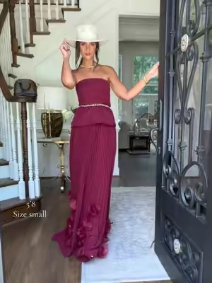 Such a stunning formal dress that I turned western chic! I’m 5’8 135 wearing a small. Runs big in my opinion. Gold belt not included. #formaldress #westernchic #longdress #weddingguestdress #formal @Likemychoice Global 