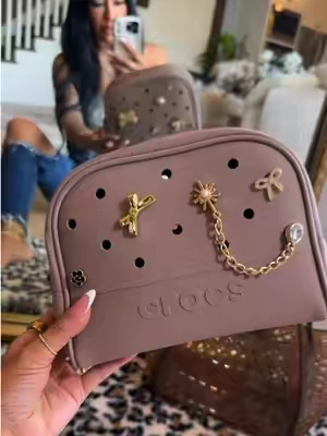 Crocs Cosmetic Bag – The Adorable Travel Makeup Bag That Keeps Everything Organized #Crocs #CrocsStyle #CosmeticBag #TravelEssentials #TikTokShopCreatorPicks 