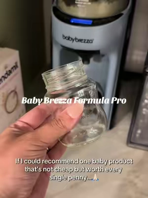 The newborn trenches were 10x easier with this 🍼 #babybrezza #newborn #babymusthaves #formulafeeding #formulafed 