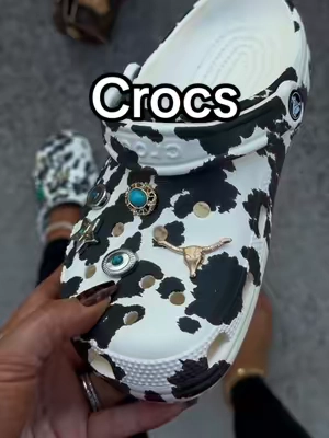Cow print clogs 🖤🐄 #crocs #crocsclogs #tiktokshopcreatorpicks 