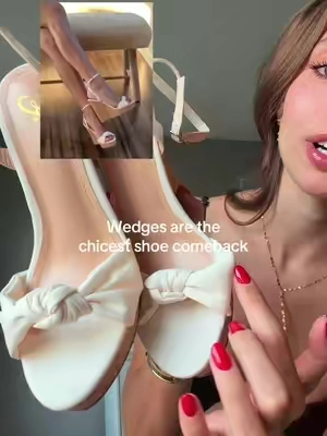 Guys they r absolutely gorgeous 😭 #wedges #chicshoes #windsor #chic 