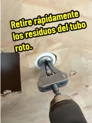 Dispositivo inadecuado para la eliminación de roturas de tubos! #plumber #tools #pipe #repair #fyp 