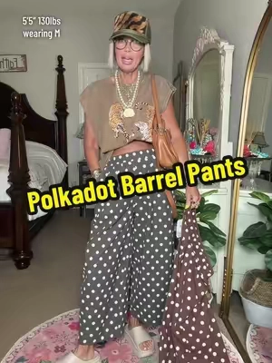 Obsessed with these polkadot barrel pants #barrelpants #polkadots #pants #womenspants #womensfashion 