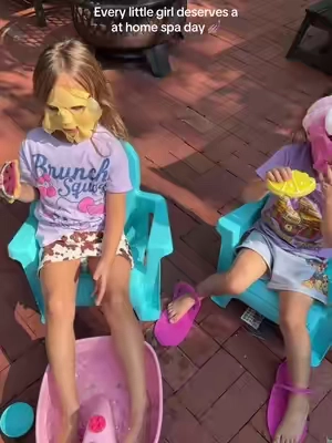 Cookies and a pedi?? Say less #spaday #kidstoy #christmasgift 