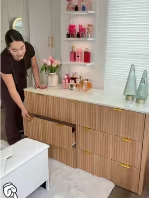 ✨ Mueble multifuncional de 7 gavetas  Un diseño moderno y completamente diferente a lo que estamos acostumbrados a ver. Cuenta con 7 gavetas espaciosas, ideales para mantener todo organizado, mientras su estilo único le da un toque elegante y especial a cualquier espacio en tu hogar 💯✨#dresser #furniture #marmol #new #storage 